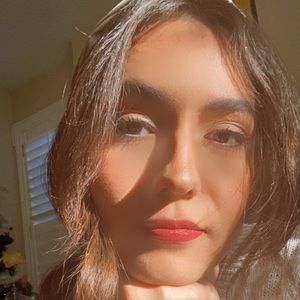 Meet your Posher, Daniela